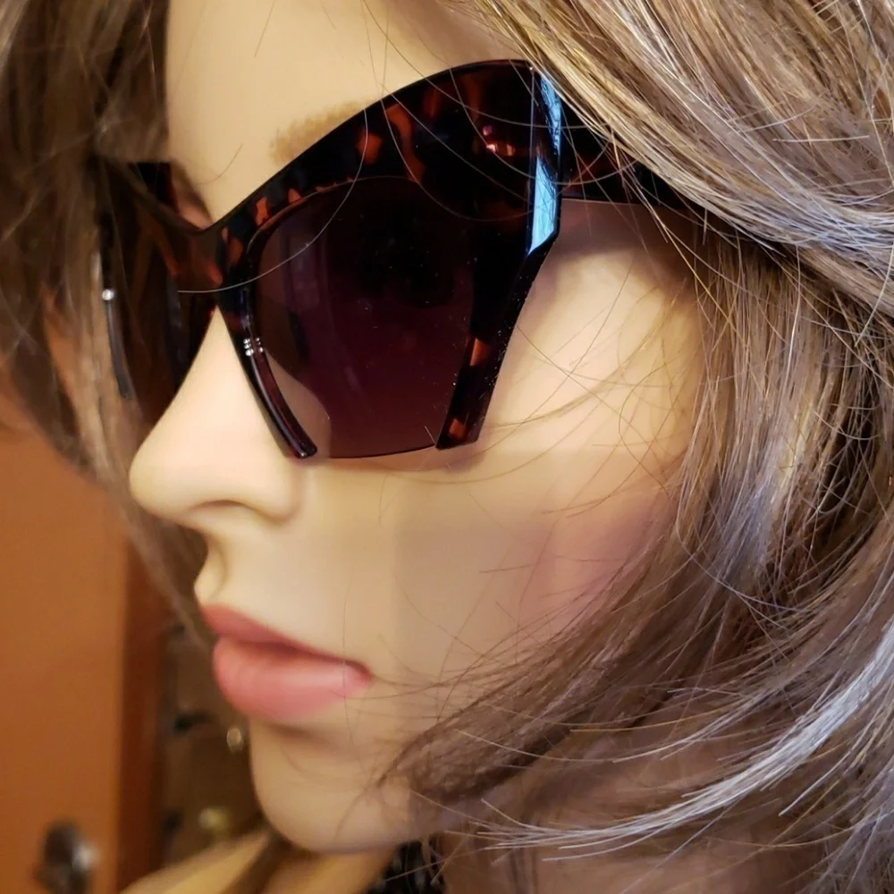 𝅺FASHION sunglasses.